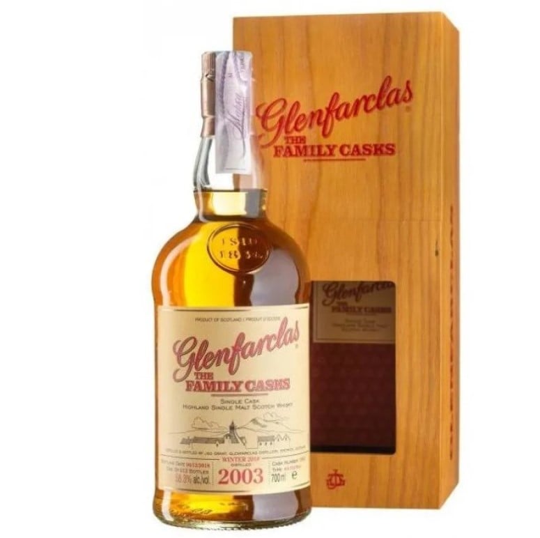 Виски Glenfarclas The Family Cask 2003 Single Malt Scotch Whisky, в деревянной коробке, 55.9%, 0.7 л - фото 1
