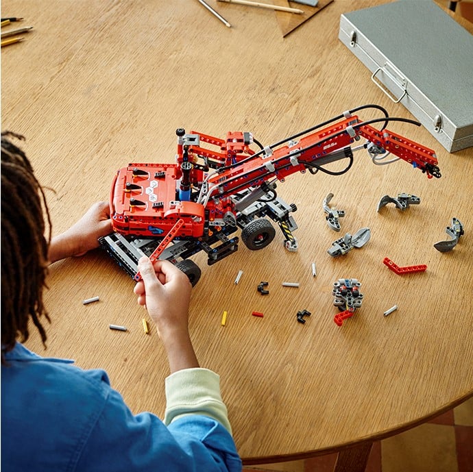 Конструктор LEGO Technic Обработчик материалов, 835 деталей (42144) - фото 6