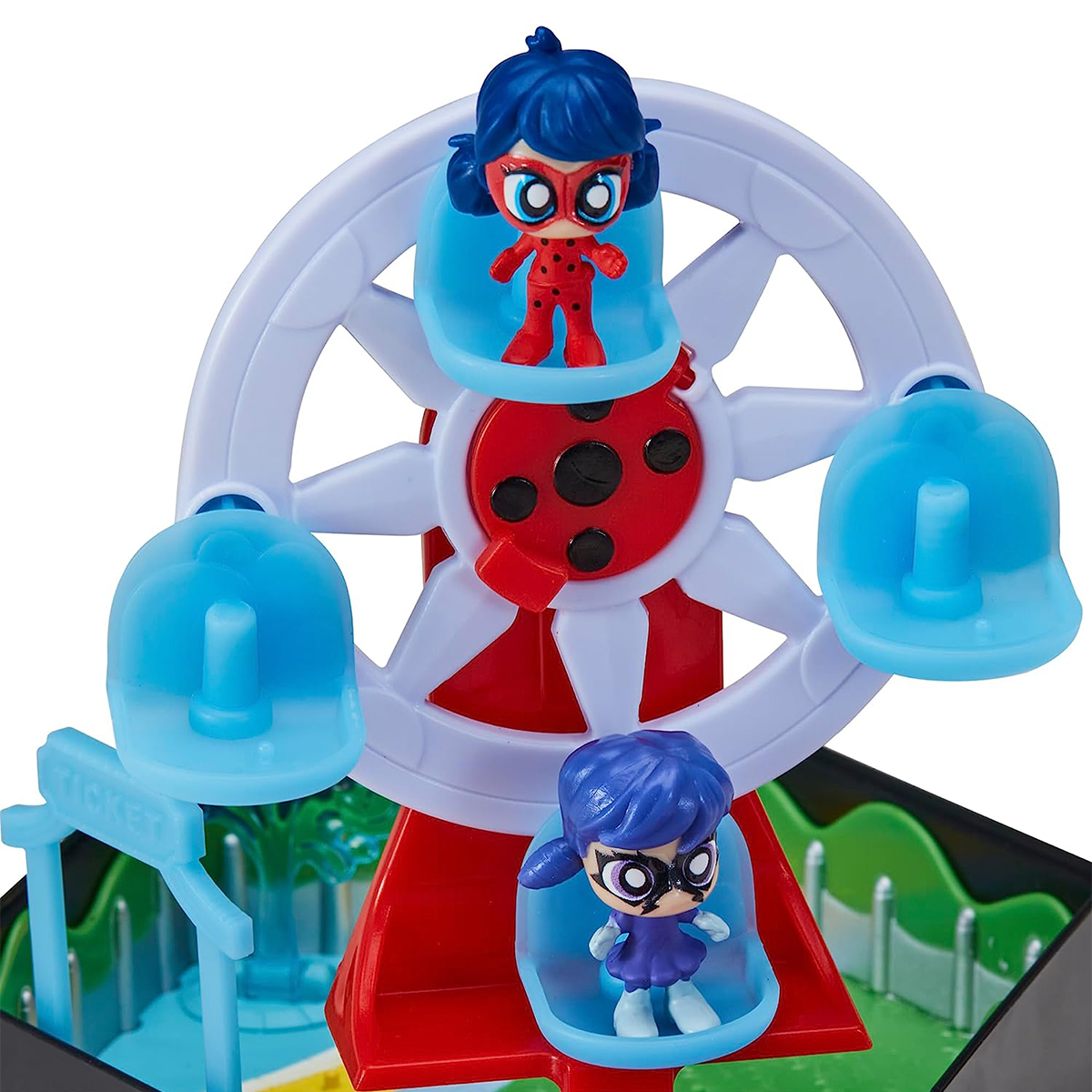 Игровой набор Miraculous Леди Баг и Супер-Кот Chibi Парк развлечений 2 фигурки и аксессуары (50553) - фото 3