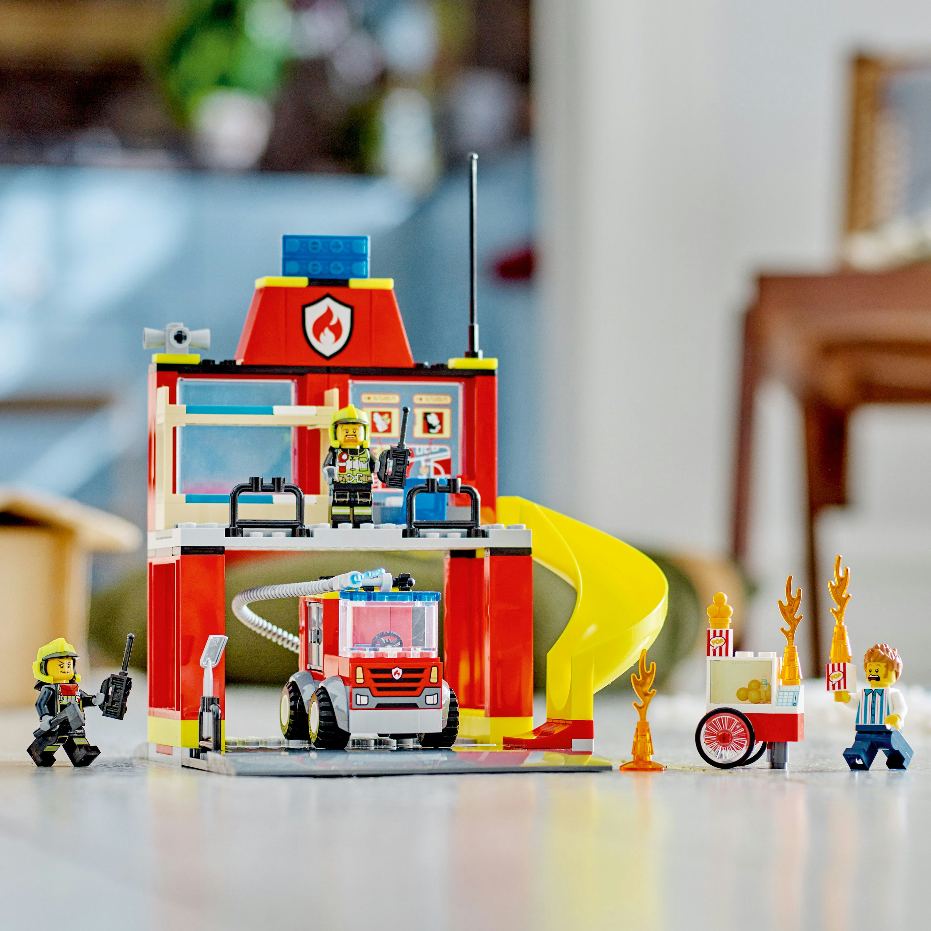 Конструктор LEGO City Пожарное депо и пожарная машина, 153 деталей (60375) - фото 5