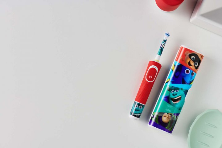 Электрическая зубная щетка Oral-B Kids Лучшие мультфильмы Pixar с футляром - фото 10