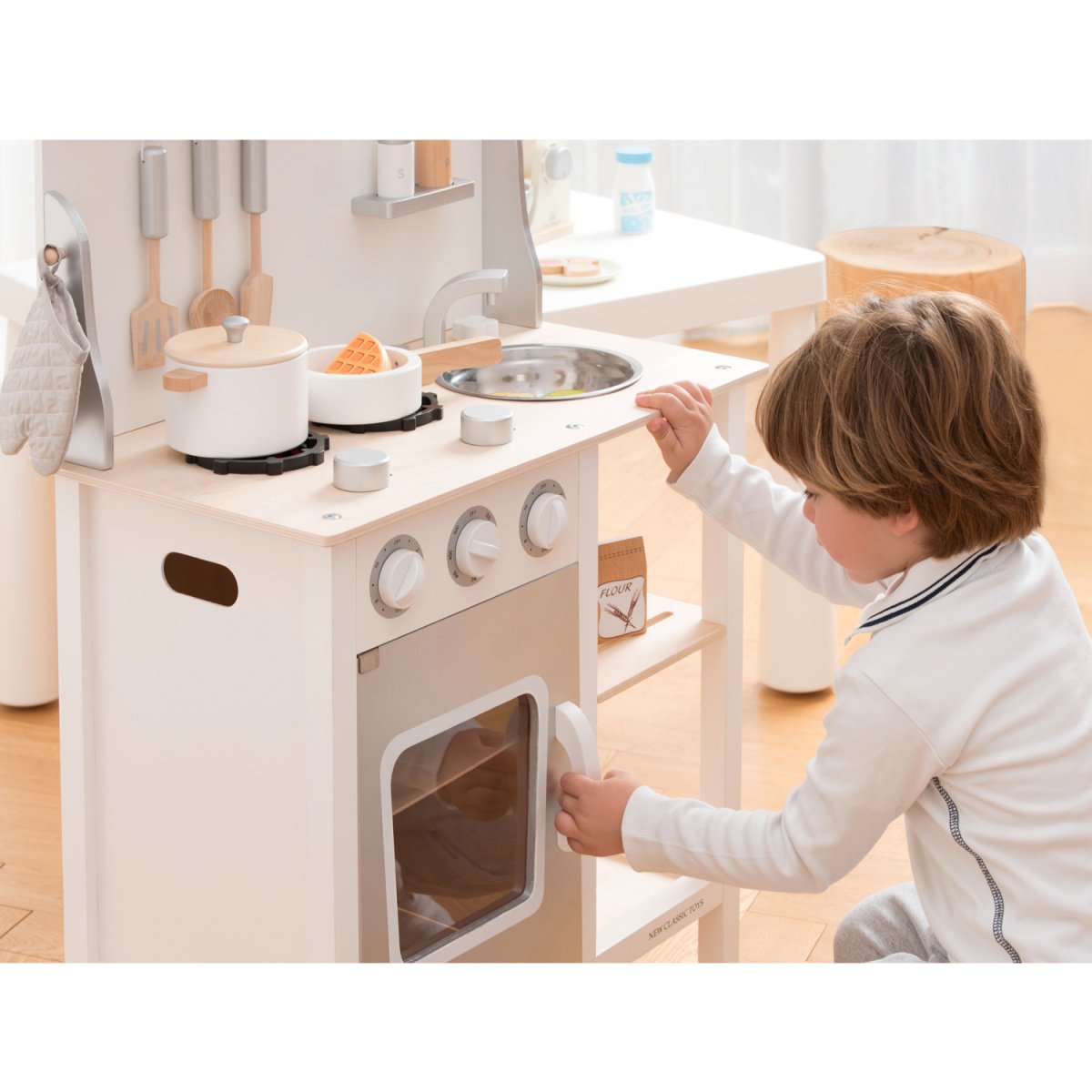 Игрушечная мини-кухня New Classic Toys Приятного аппетита, белый (11053) - фото 7