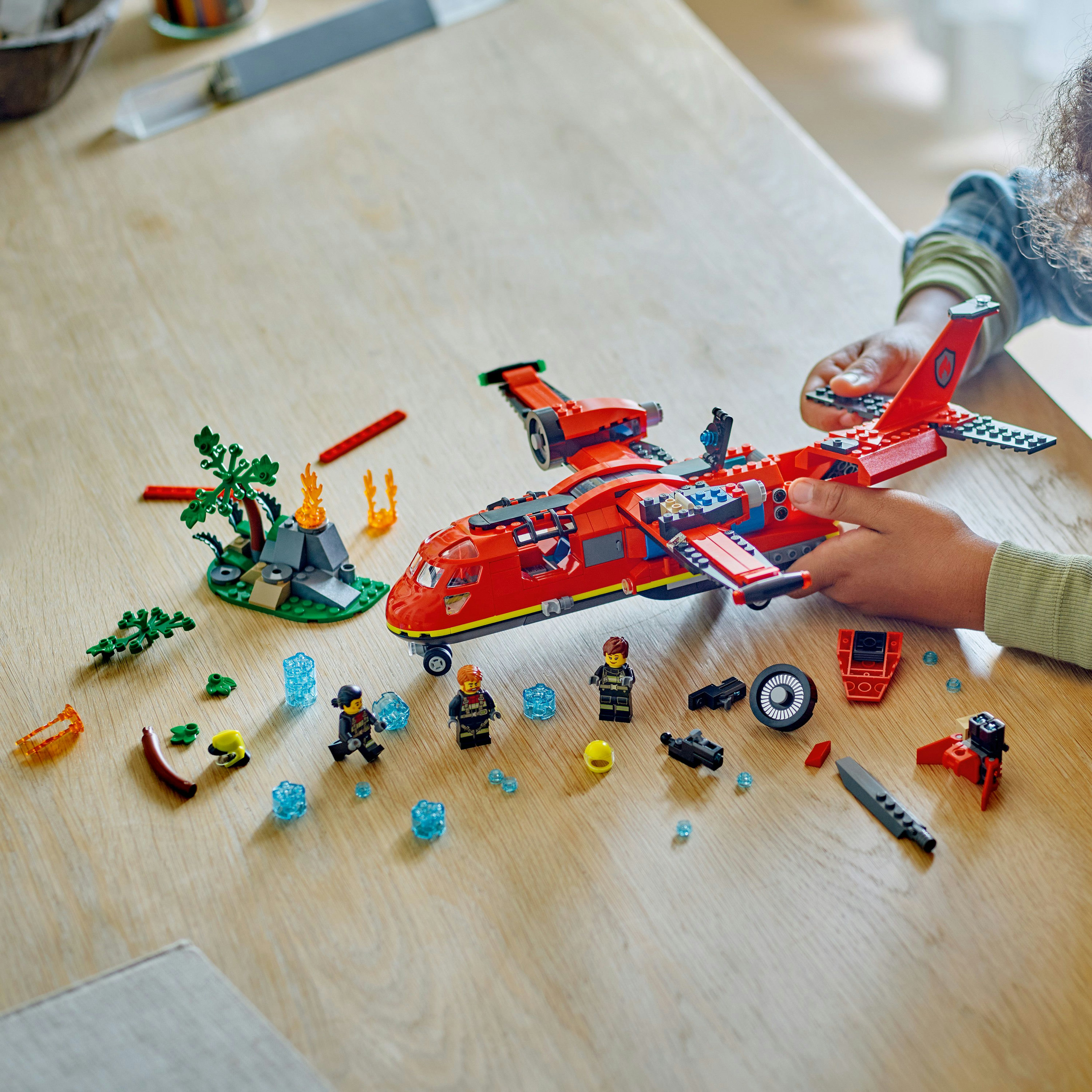 Конструктор LEGO City Пожежний рятувальний літак 478 деталі (60413) - фото 3