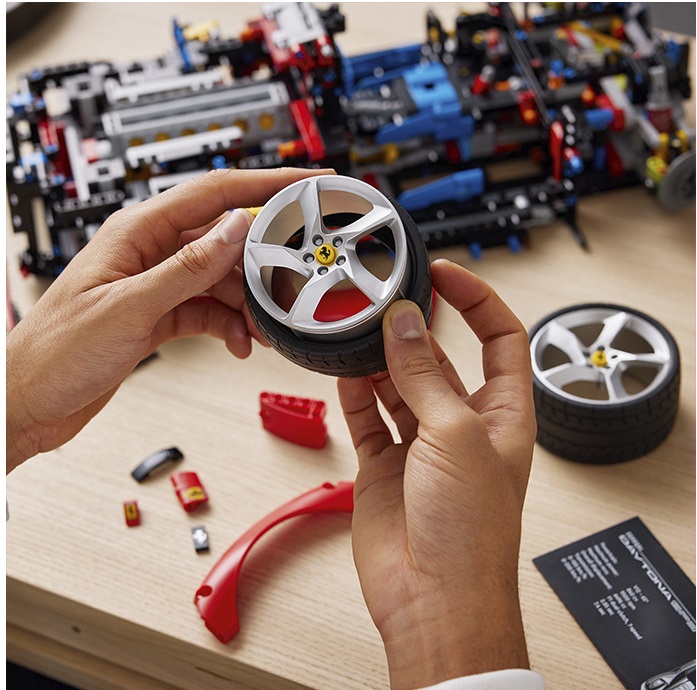 Конструктор LEGO Technic Ferrari Daytona SP3, 3778 предметів (42143) - фото 7