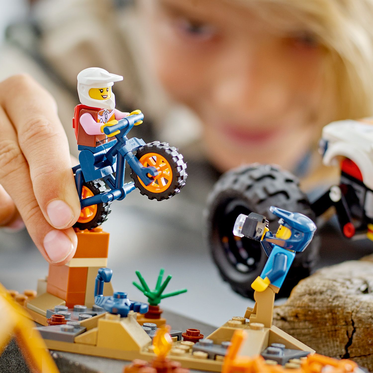 Конструктор LEGO City Пригоди на позашляховику 4x4, 252 деталей (60387) - фото 6