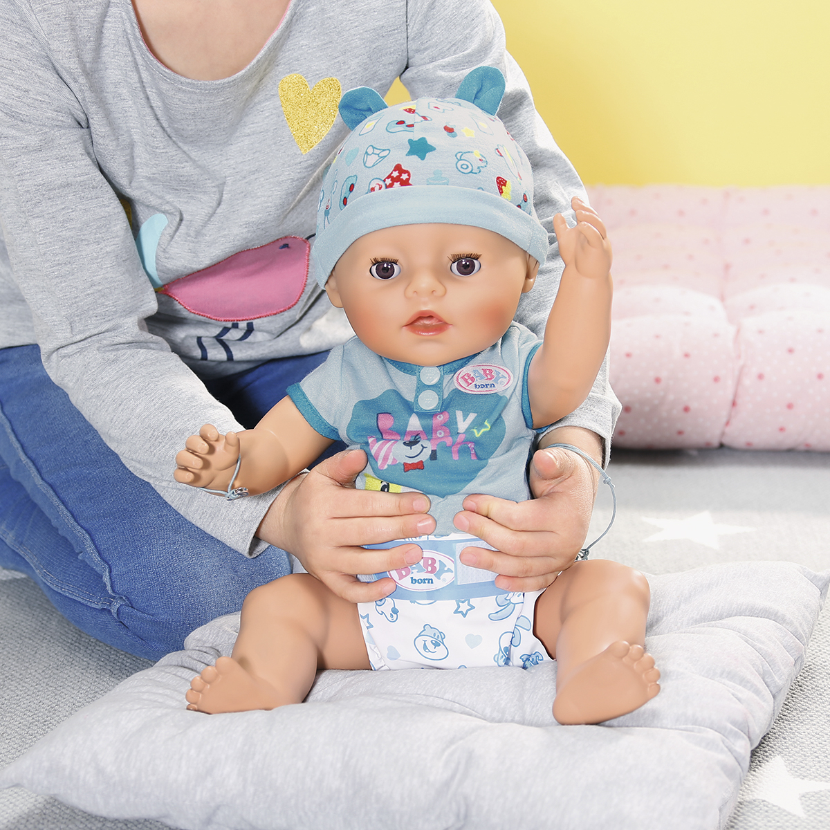 Кукла Baby Born Нежные объятия Очаровательный Малыш, с аксессуарами, 43 см (824375) - фото 3