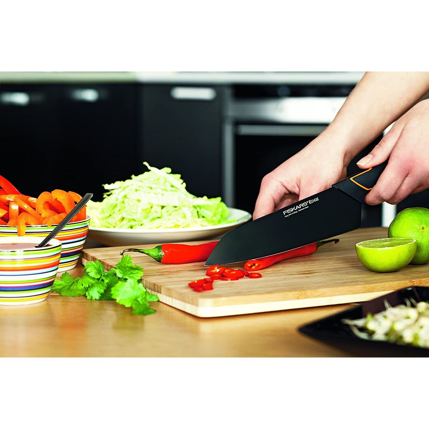 Нож Fiskars Edge Santoku 17 см (1003097) - фото 4