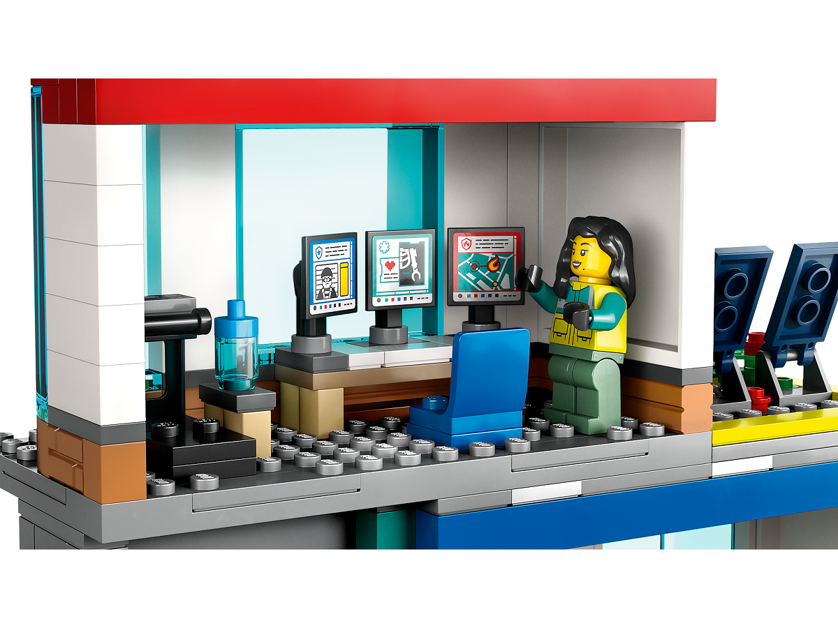 Конструктор LEGO City Центр управління рятувальним транспортом, 706 деталей (60371) - фото 8