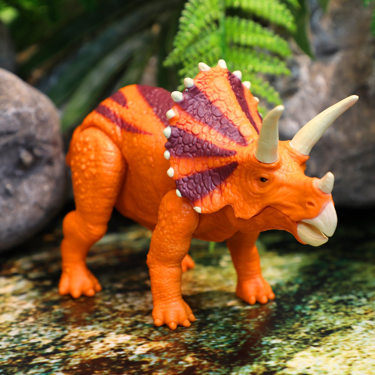Інтерактивна іграшка Dinos Unleashed Realistic S2 Трицератопс, 14 см (31123V2) - фото 4