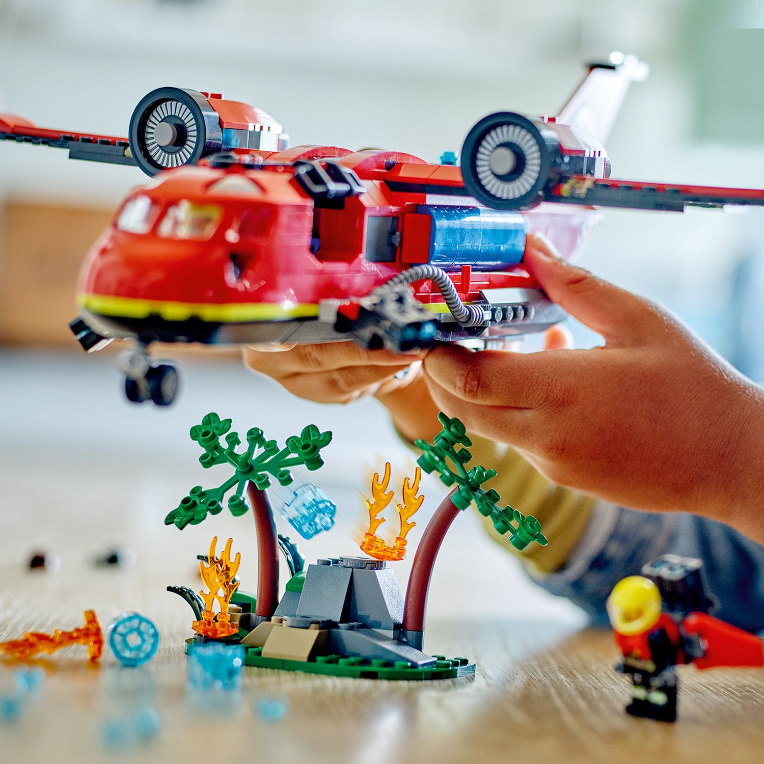 Конструктор LEGO City Пожежний рятувальний літак 478 деталі (60413) - фото 6