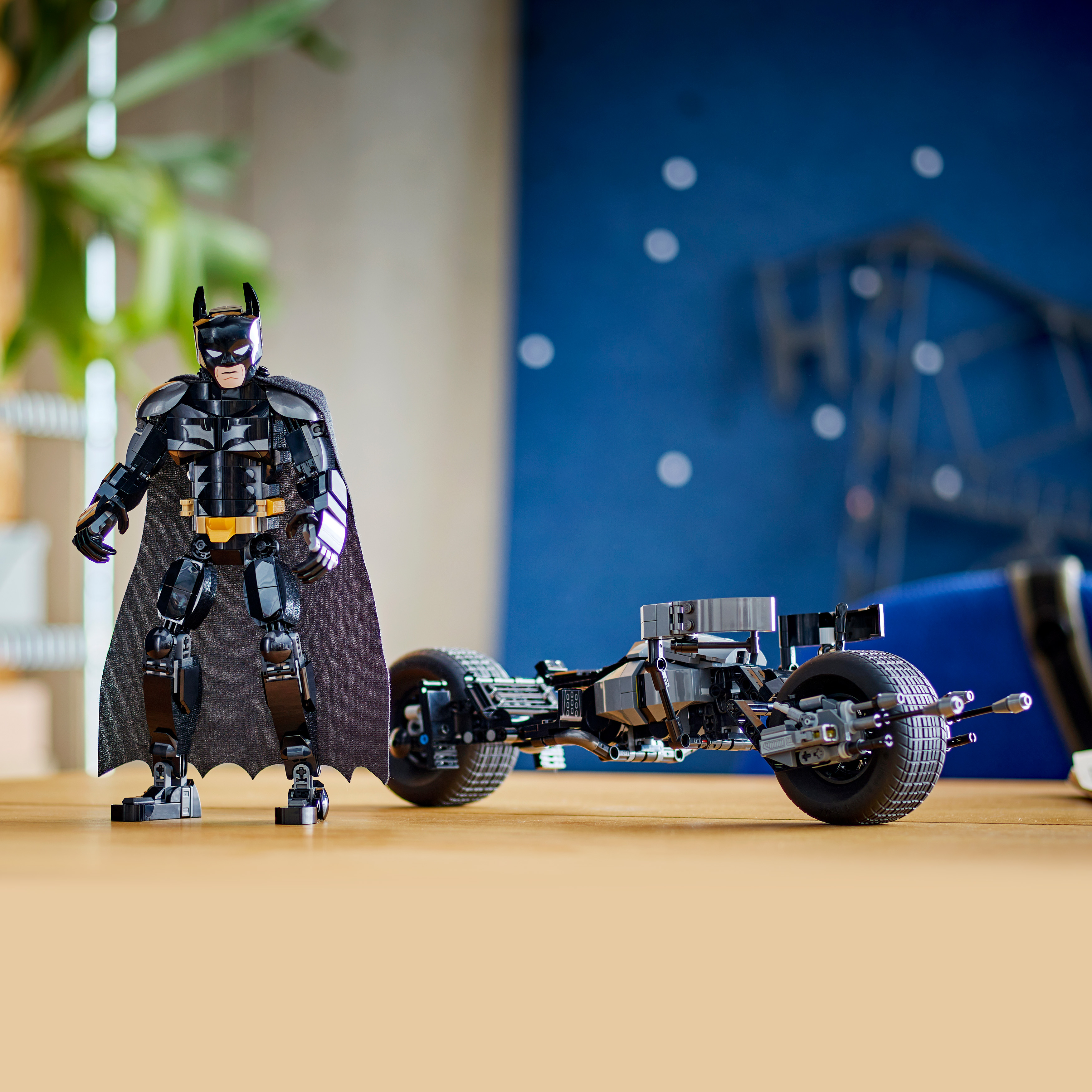 Конструктор LEGO Super Heroes DC Фигурка Бэтмена для сборки и бетцикла 713 деталей (76273) - фото 9