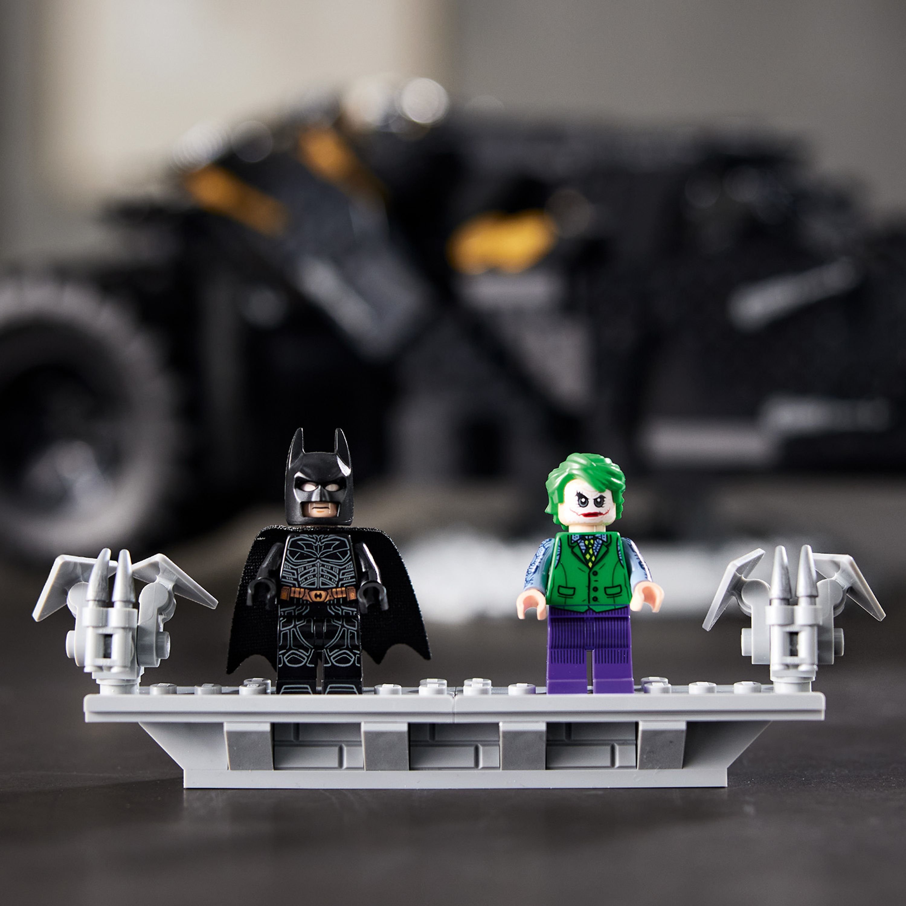 Конструктор LEGO Super Heroes Бэтмобиль Тумблер, 2049 деталей (76240) - фото 7