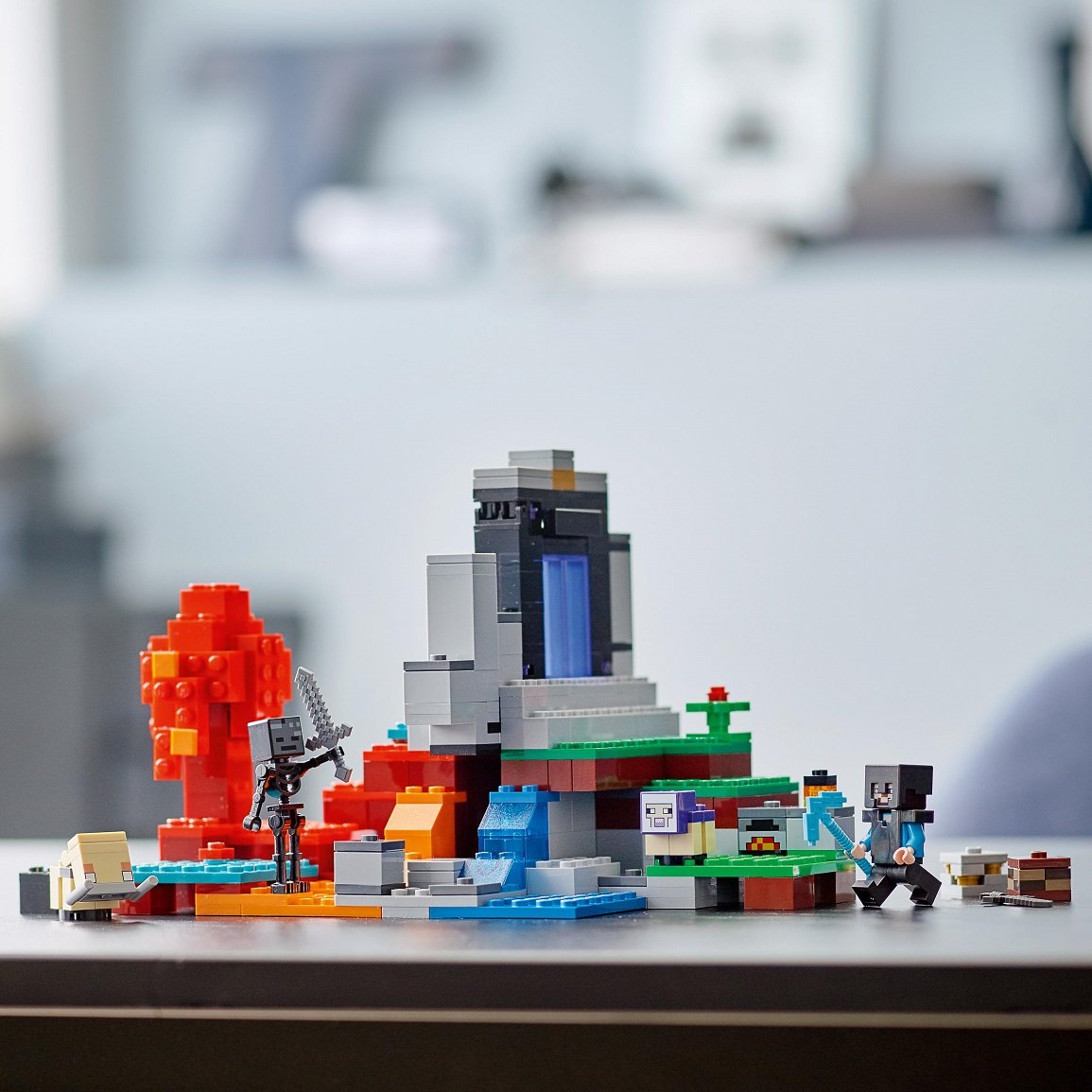 Конструктор LEGO Minecraft Разрушенный портал, 316 деталей (21172) - фото 4