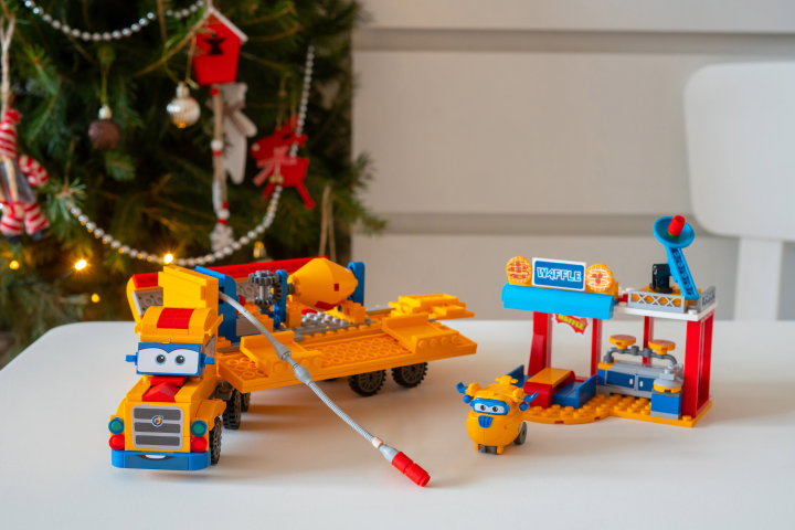 Конструктор Super Wings Small Blocks Buildable Vehicle Set Вантажівка та магазин, 414 деталей (EU385008) - фото 6