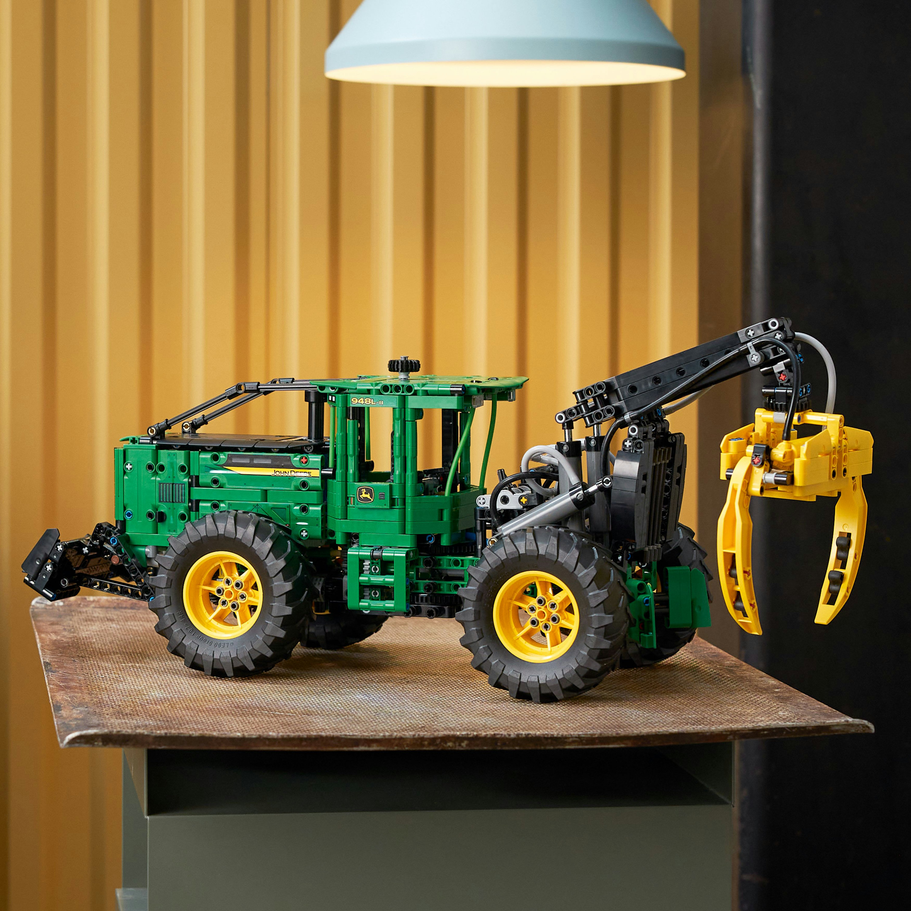 Конструктор LEGO Technic Трелевочный трактор "John Deere" 948L-II, 1492 детали (42157) - фото 5