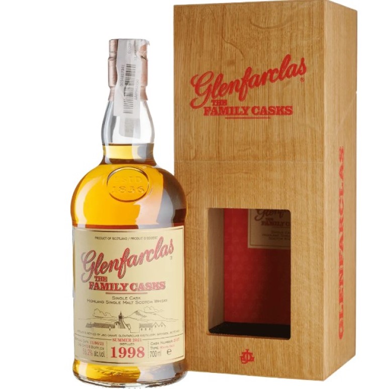 Виски Glenfarclas The Family Cask 1998 Single Malt Scotch Whisky, в деревянной коробке, 54.2%, 0.7 л - фото 1