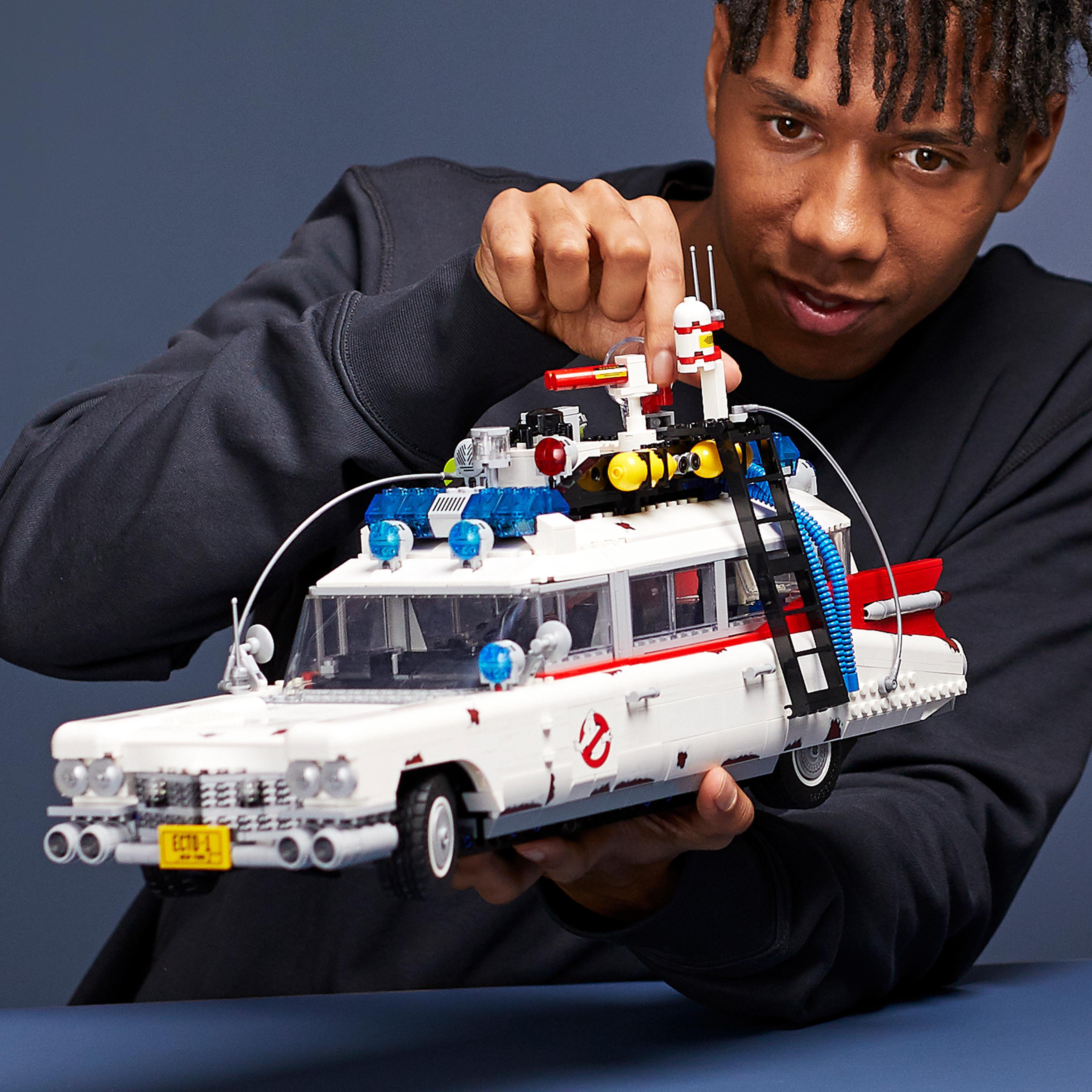 Конструктор LEGO Creator Expert Автомобиль охотников на призраков ECTO-1, 2352 деталей (10274) - фото 3
