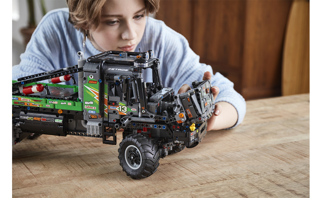 Конструктор LEGO Technic Пробна вантажівка Mercedes-Benz Zetros Toyrc, 2110 деталей (42129) - фото 10