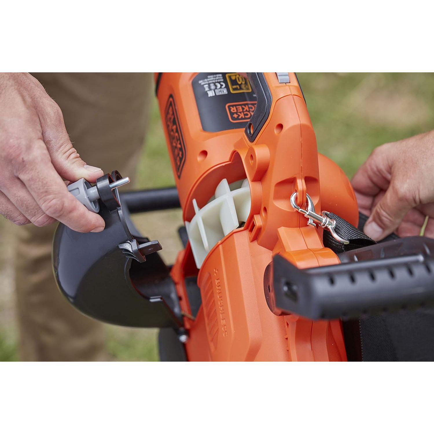 Садовый пылесос Black+Decker аккумуляторный (BCBLV3625L1-QW) - фото 10