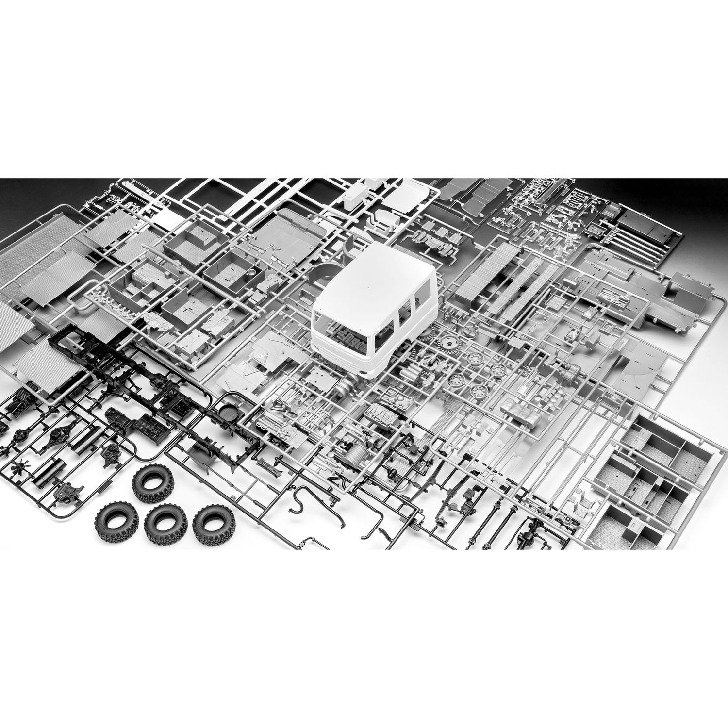 Сборная модель Revell Пожарная машина цистерна TLF 16/25 уровень 5, масштаб 1:24, 228 деталей (RVL-07586) - фото 5