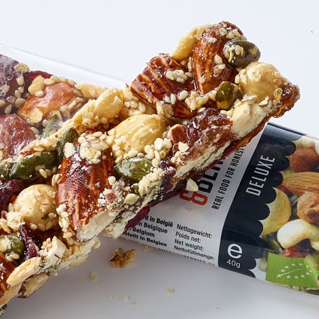 Батончик Nuts & Berries Deluxe ореховый с клюквой и семенами тыквы органический 40 г - фото 3