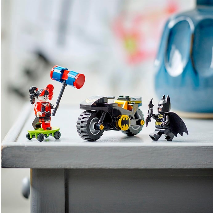 Конструктор LEGO Super Heroes DC Бетмен проти Харлі Квін, 42 предмети (76220) - фото 7