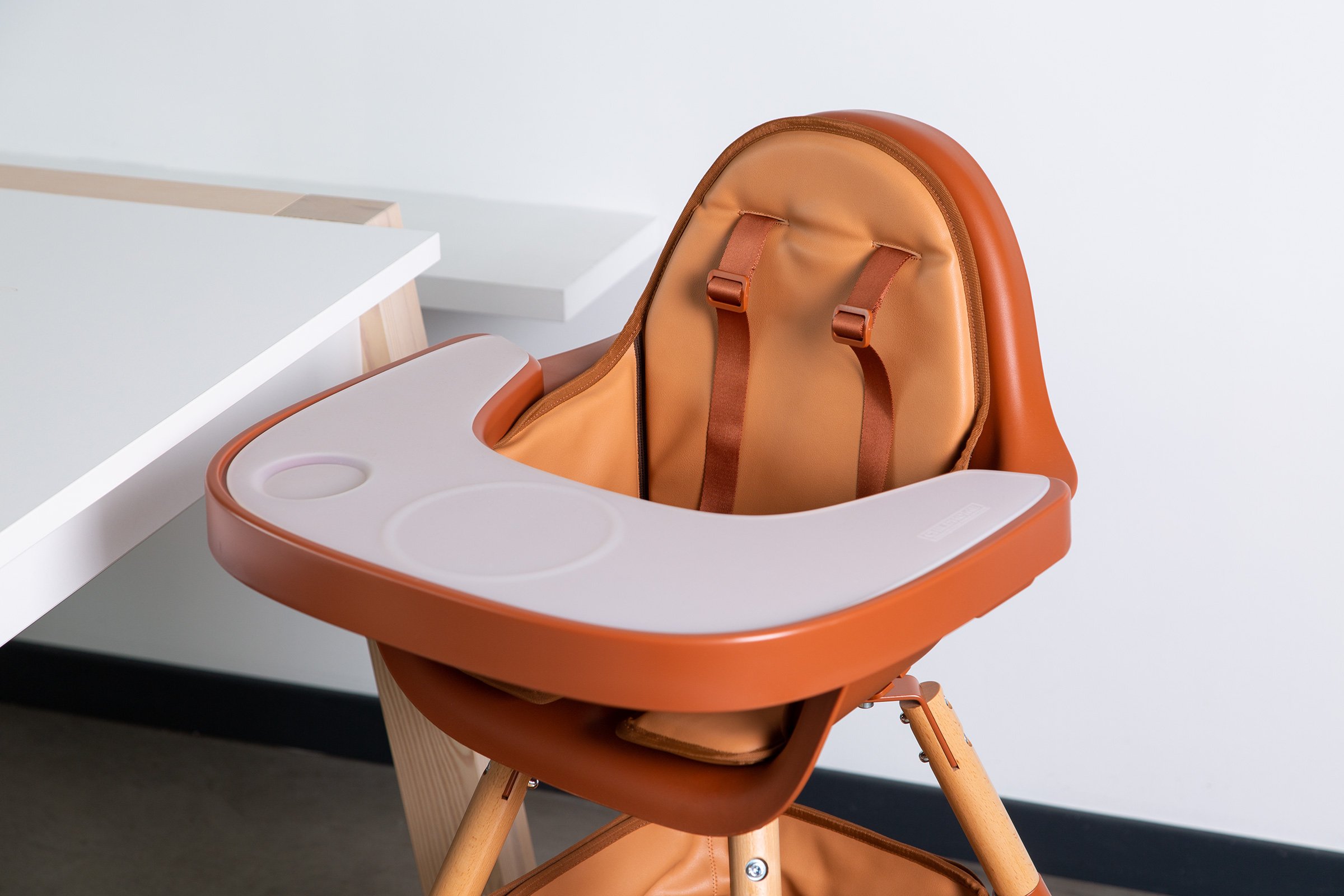 Столик к стулу для кормления Childhome Evolu с силиконовым подносом, рыжий (CHEVOTSRU) - фото 9