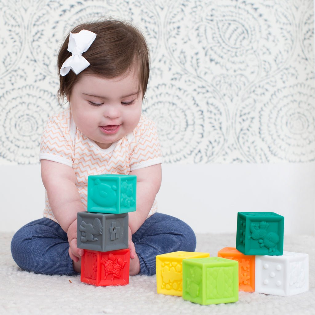 Силиконовые кубики Infantino Squeeze & Stack Block Set Яркие развивашки (315238) - фото 3