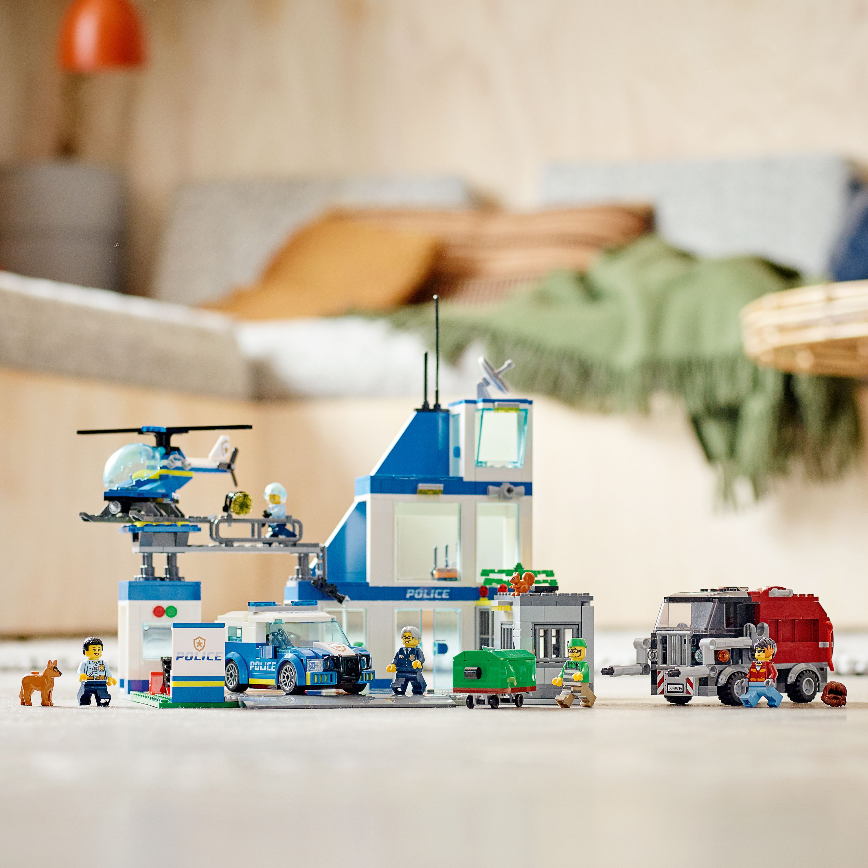 Конструктор LEGO City Поліцейська ділянка, 668 деталей (60316) - фото 4