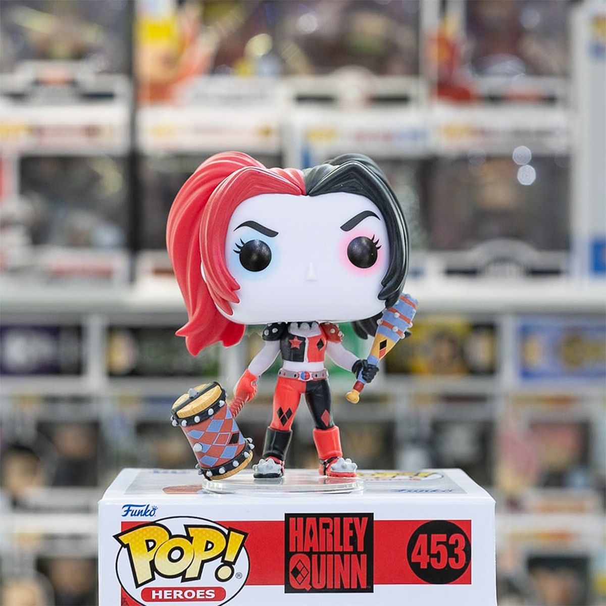 Ігрова фігурка Funko Pop! Гарлі Квінн Гарлі Квінн зі зброєю 9.6 см (65616) - фото 4