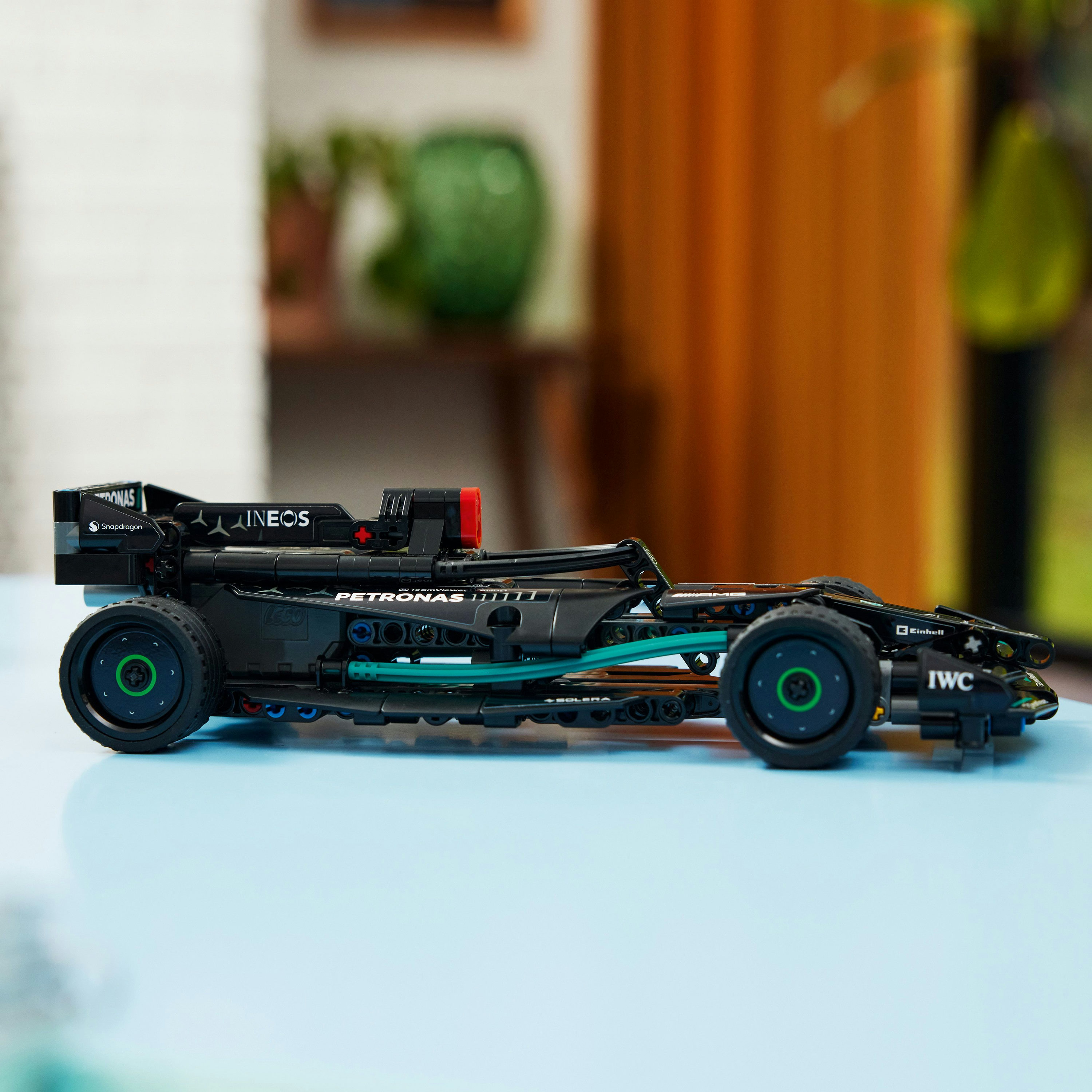 Конструктор LEGO Technic Mercedes-AMG F1 W14 E Performance Pull-Back 240 деталей (42165) - фото 5