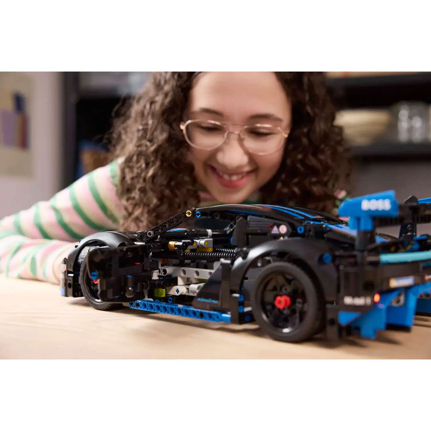 Конструктор LEGO Technic Автомобиль для гонки Porsche GT4 e-Performance 834 детали (42176) - фото 10