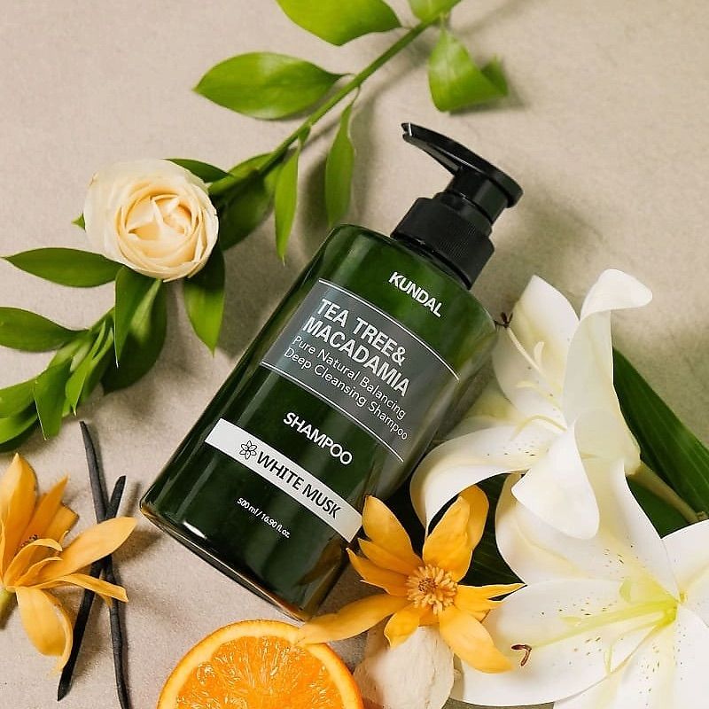 Шампунь для волосся Kundal Tea Tree & Macadamia Deep Cleansing Shampoo White Musk проти лупи з ароматом білого мускусу натуральний 500 мл - фото 2