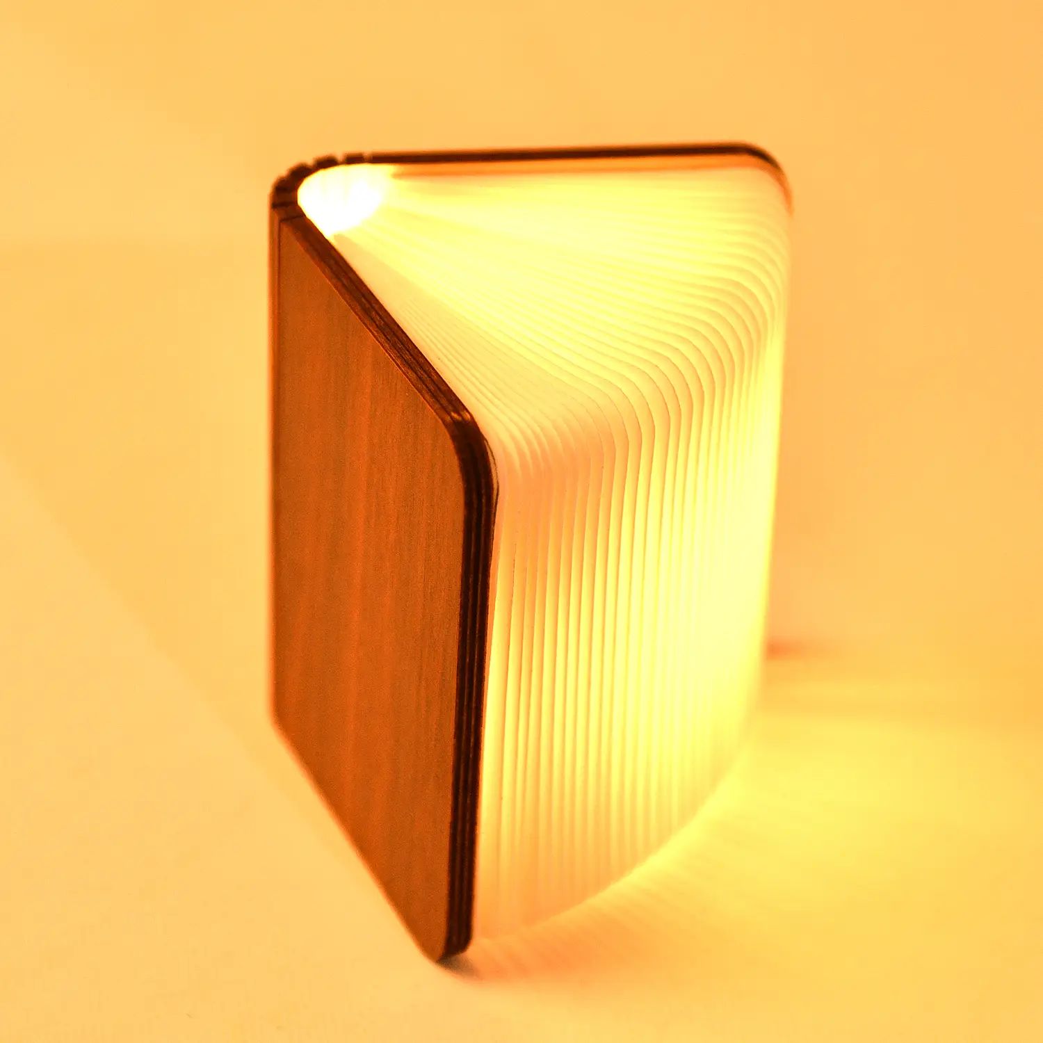 Портативный светодиодный ночник Supretto Книга бежевый (8700) - фото 8