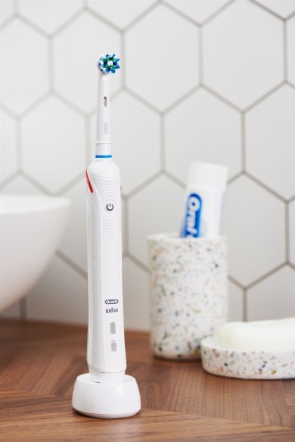 Електрична зубна щітка Oral-b Smart 4 CrossAction White - фото 9