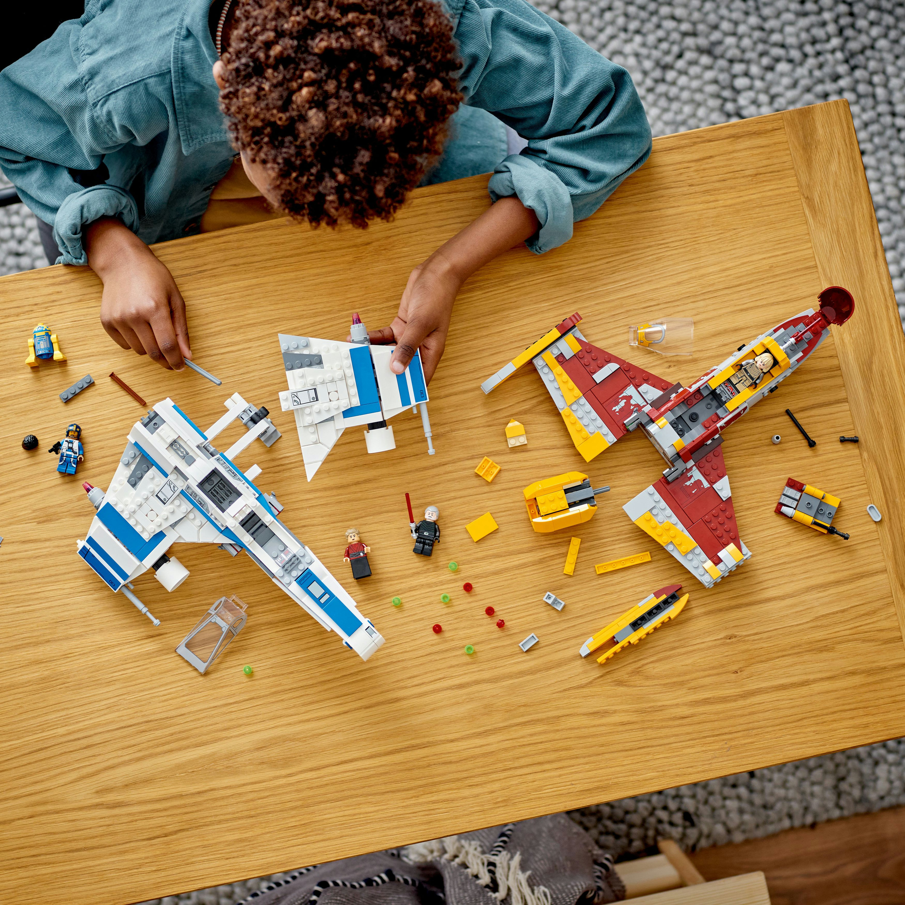 Конструктор LEGO Star Wars Истребитель Новой Республики E-Wing против Звездного истребителя Шин Хати 1056 деталей (75364) - фото 4