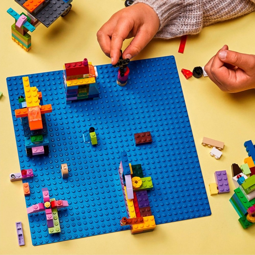 Конструктор LEGO Classic Синя базова пластина, 1 деталь (11025) - фото 4