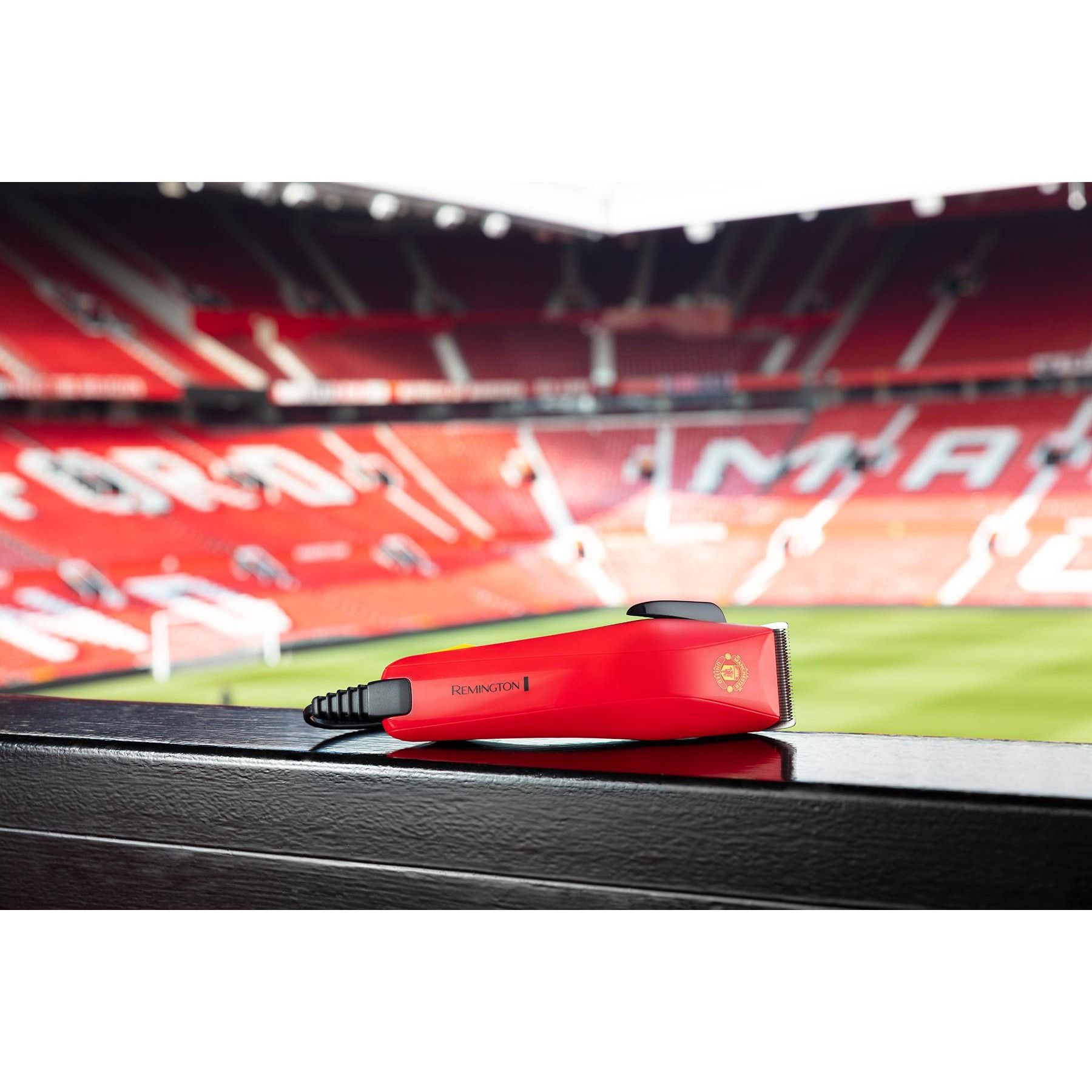 Машинка для стрижки Remington Colour Cut Manchester United HC5038 красная - фото 9