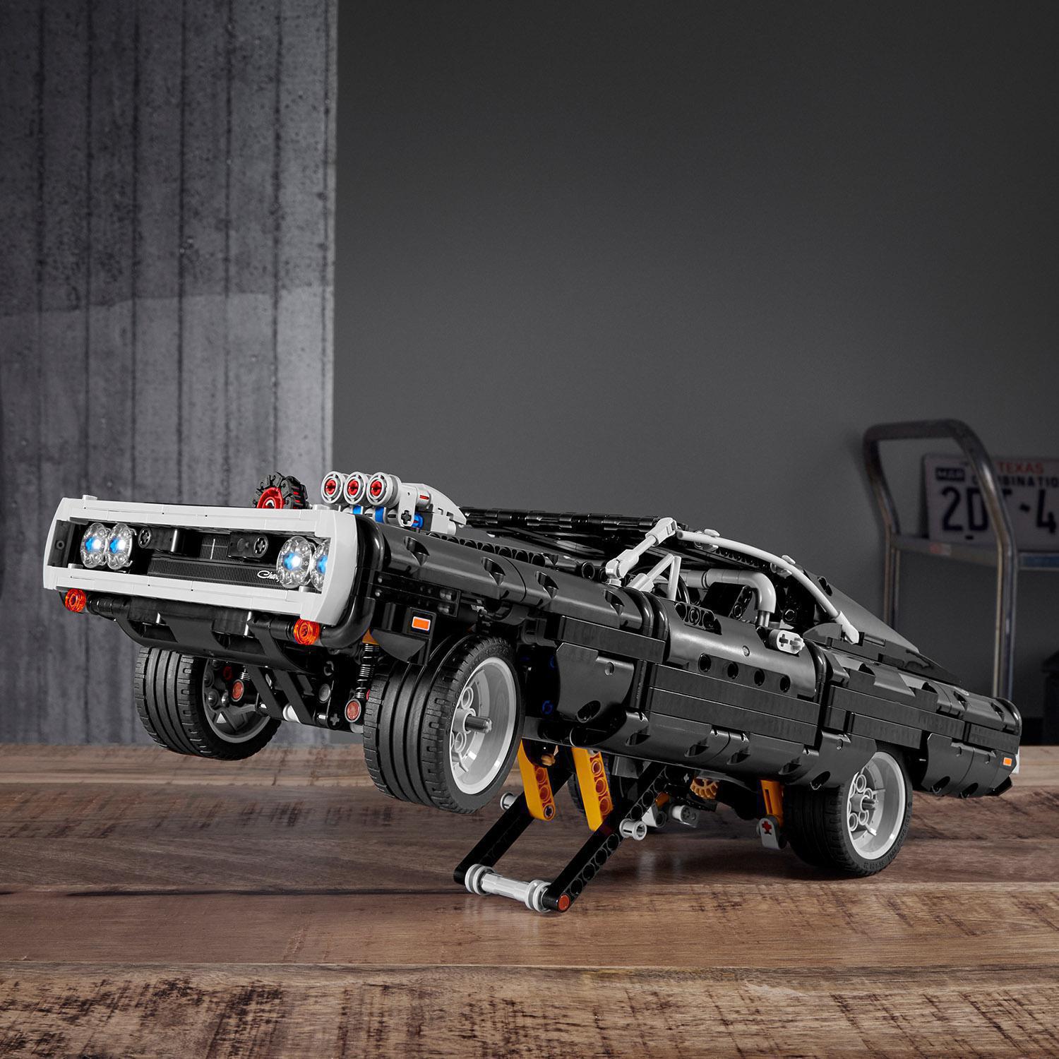 Конструктор LEGO Technic Dodge Charger Домініка Торетто, 1077 деталей (42111) - фото 6