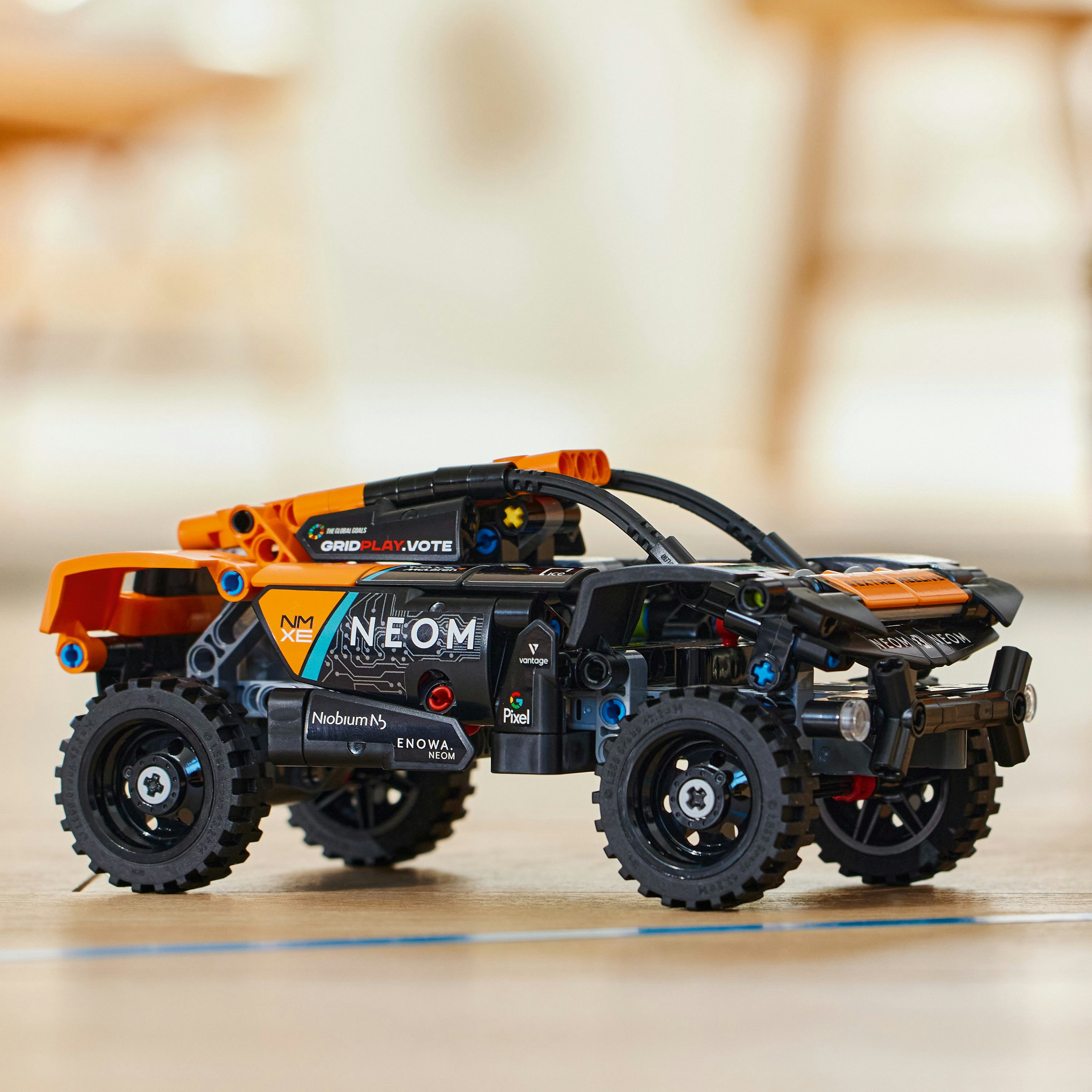 Конструктор LEGO Technic Автомобиль для гонок Neom McLaren Extreme E 252 детали (42166) - фото 5