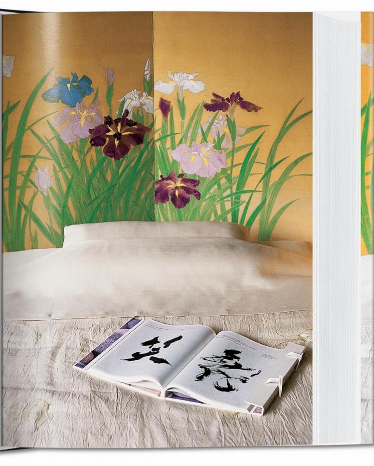Living in Japan. 40th Edition купити у Києві, Україні | MAUDAU