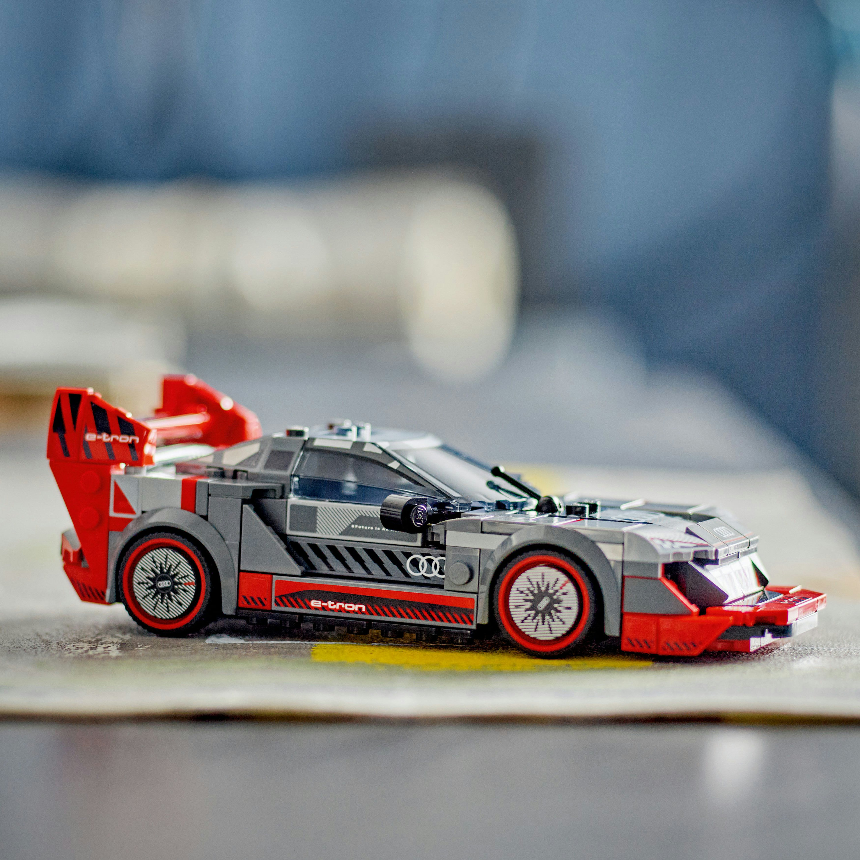Конструктор LEGO Speed Champions Автомобіль для перегонів Audi S1 e-tron quattro 274 деталі (76921) - фото 5