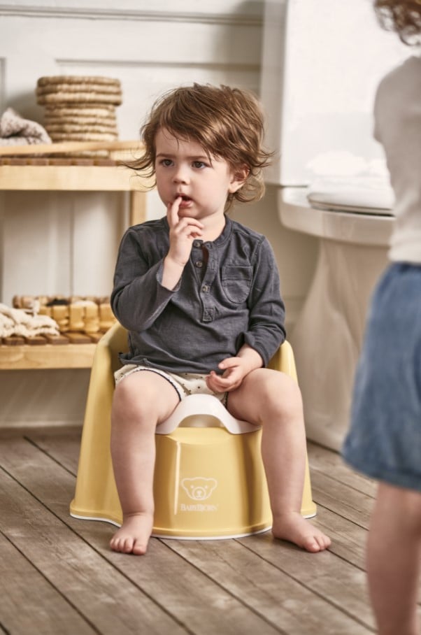 Кресло-горшок BabyBjorn Potty Chair, желтый с белым (55266) - фото 2