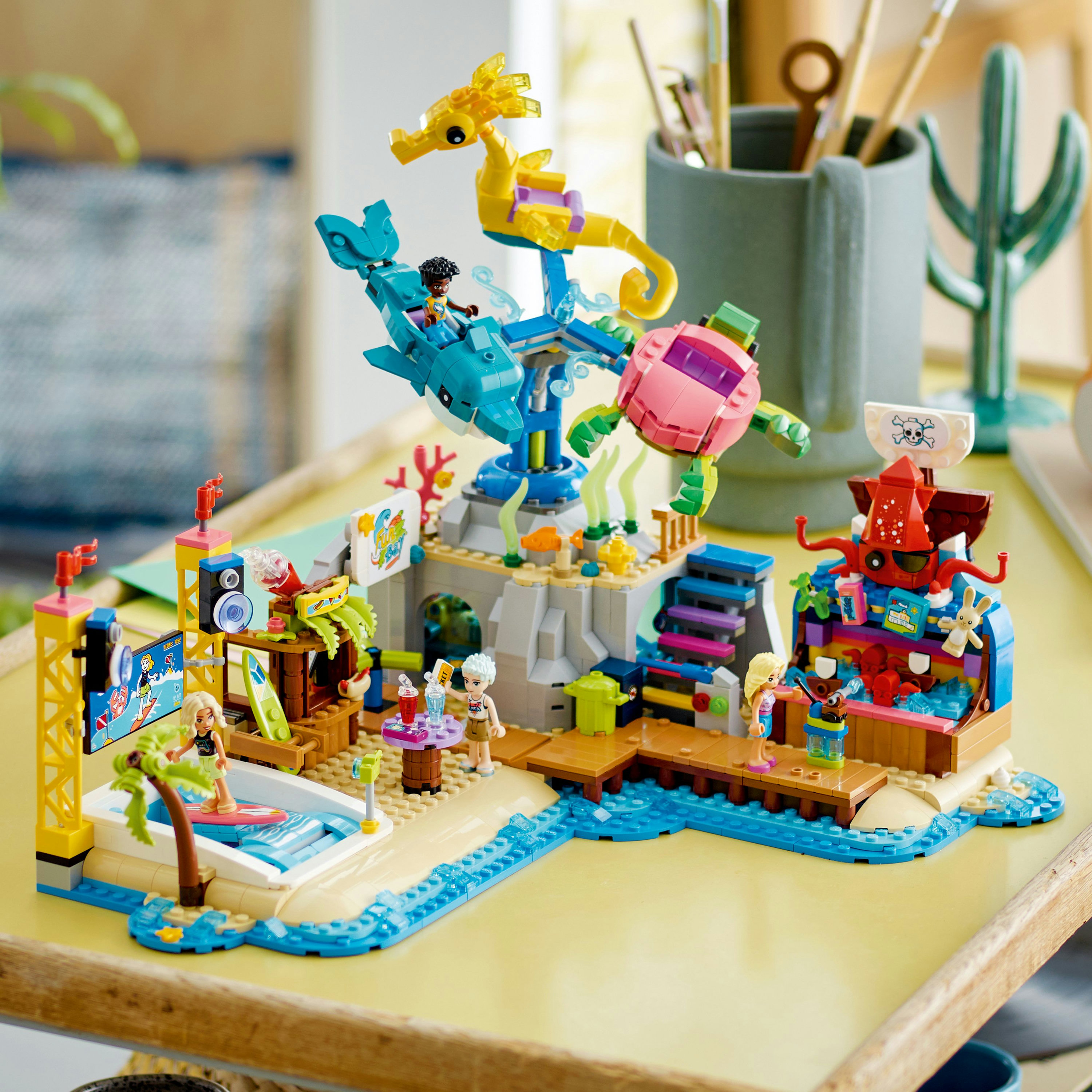 Конструктор LEGO Friends Пляжный парк развлечений, 1348 деталей (41737) - фото 8