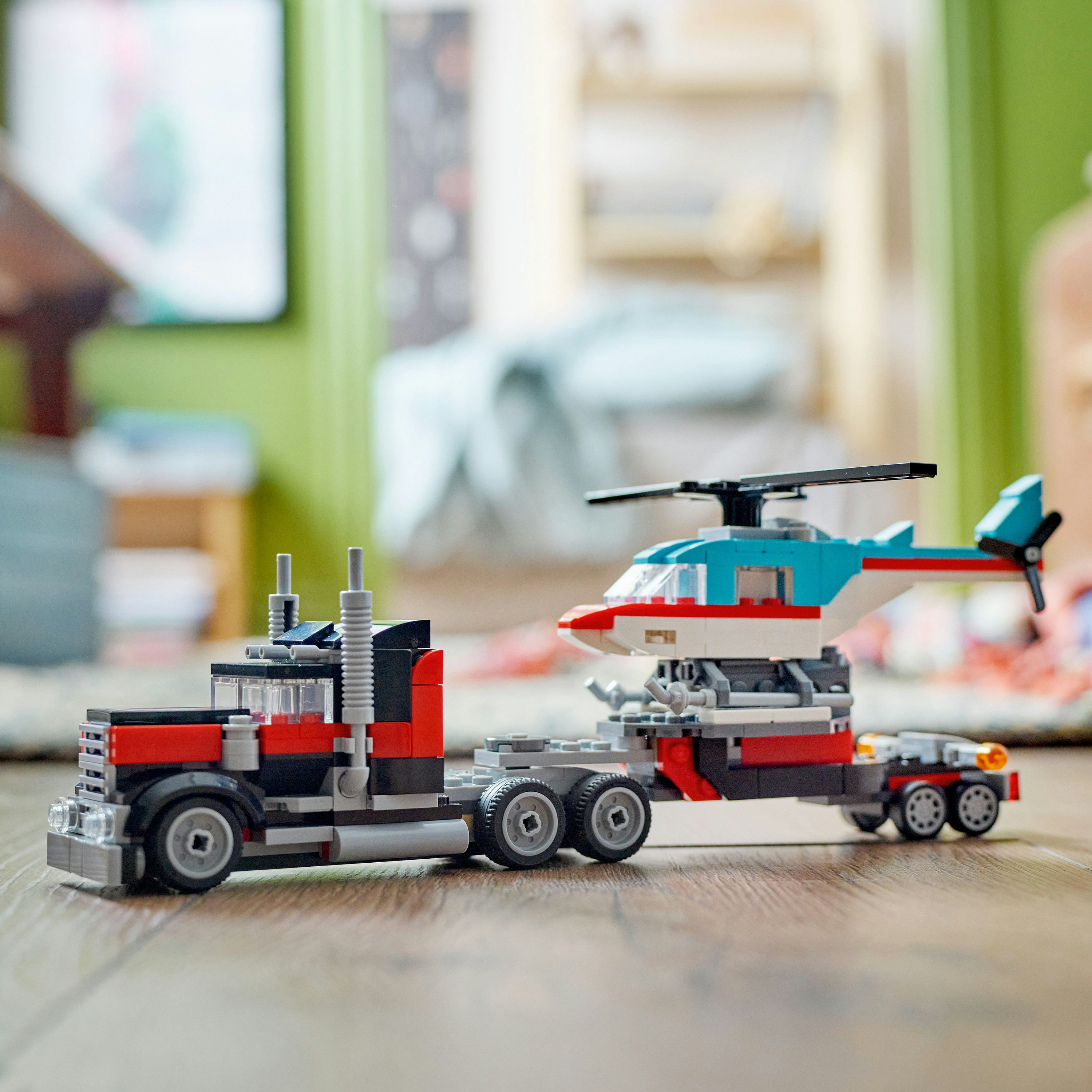 Конструктор LEGO Creator Бортовой грузовик с вертолетом 270 детали (31146) - фото 5