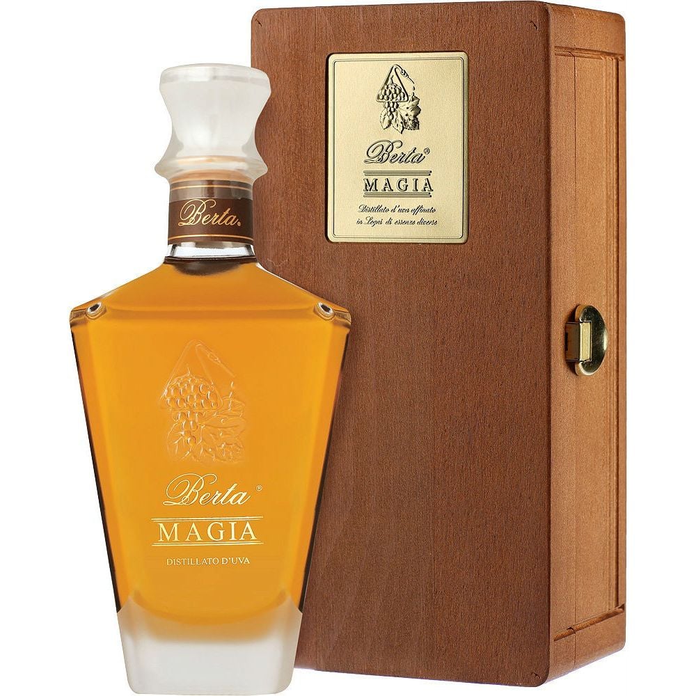 Граппа Distillerie Berta Magia, 43%, в подарочной упаковке, 0,7 л - фото 1