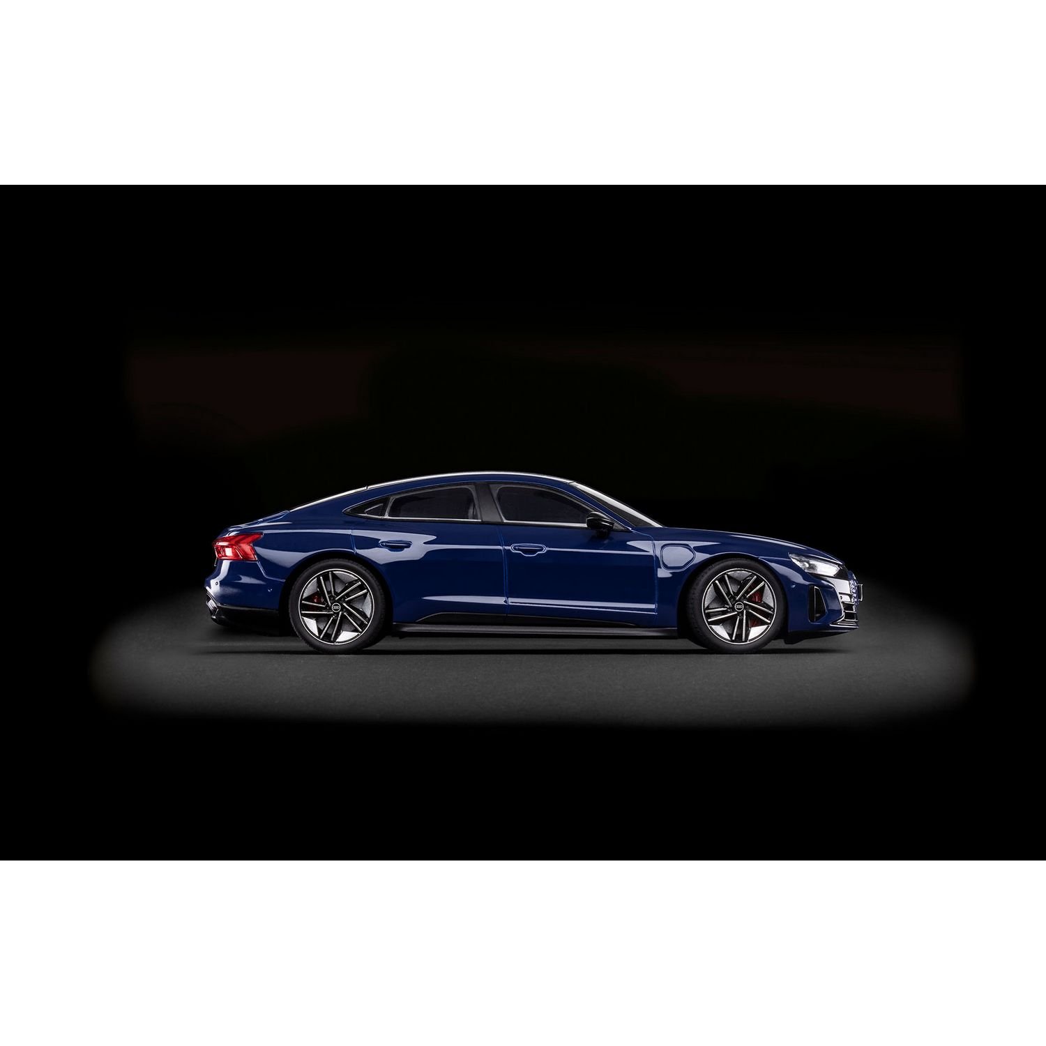 Збірна модель Revell Набір Автомобіль Audi e-tron GT, рівень 2, масштаб 1:24, 71 деталь (RVL-67698) - фото 3