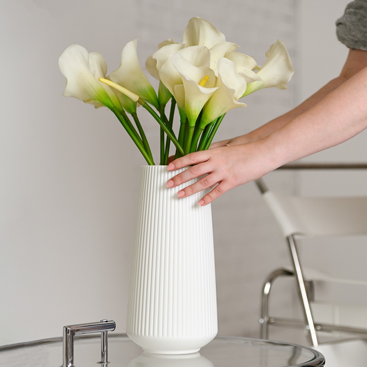 Ваза декоративна МВМ My Home, 30 см, біла (DH-FLOWERS-03 WHITE) - фото 9