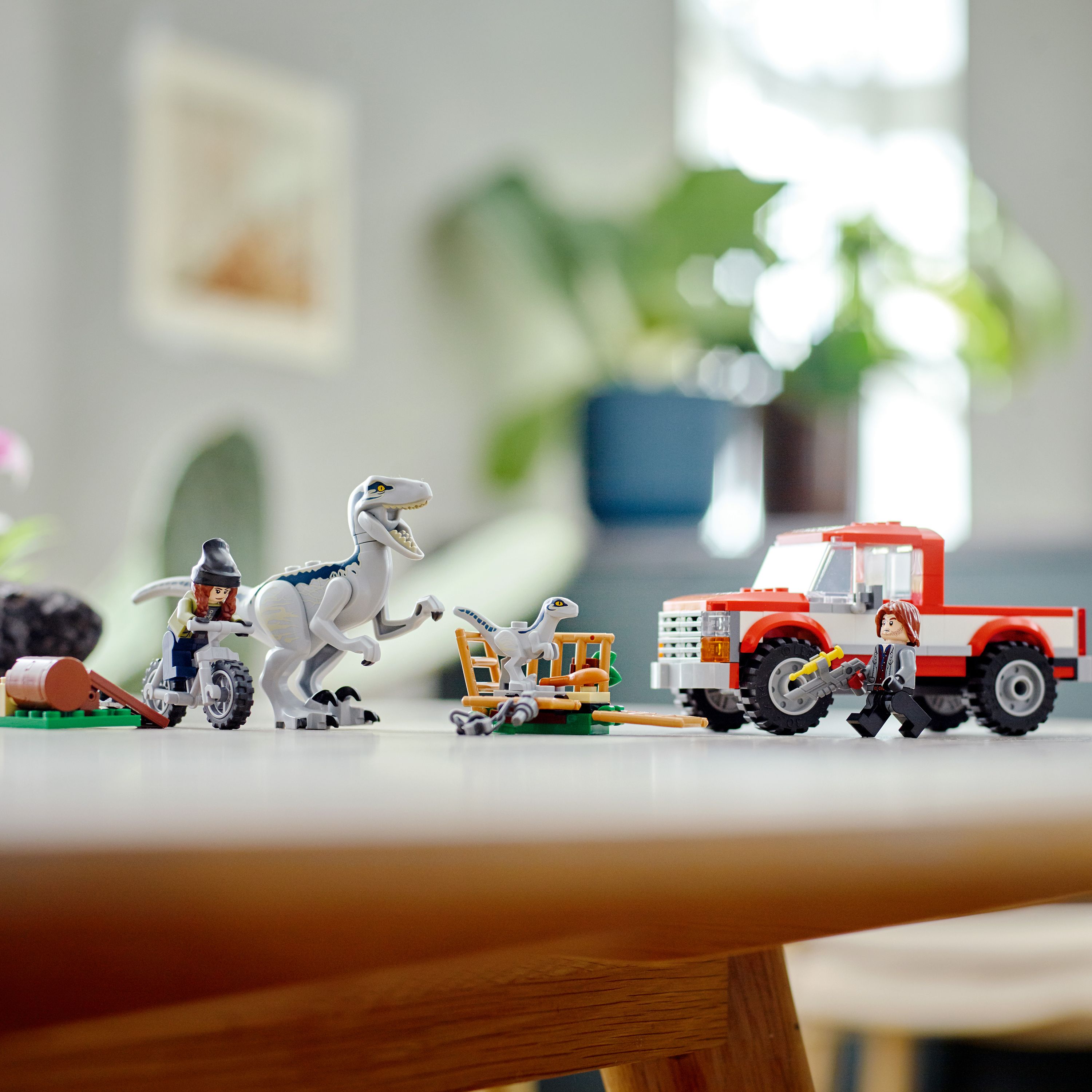 Конструктор LEGO Jurassic World Захоплення синього та бета-велоцираптора, 181 деталей (76946) - фото 3