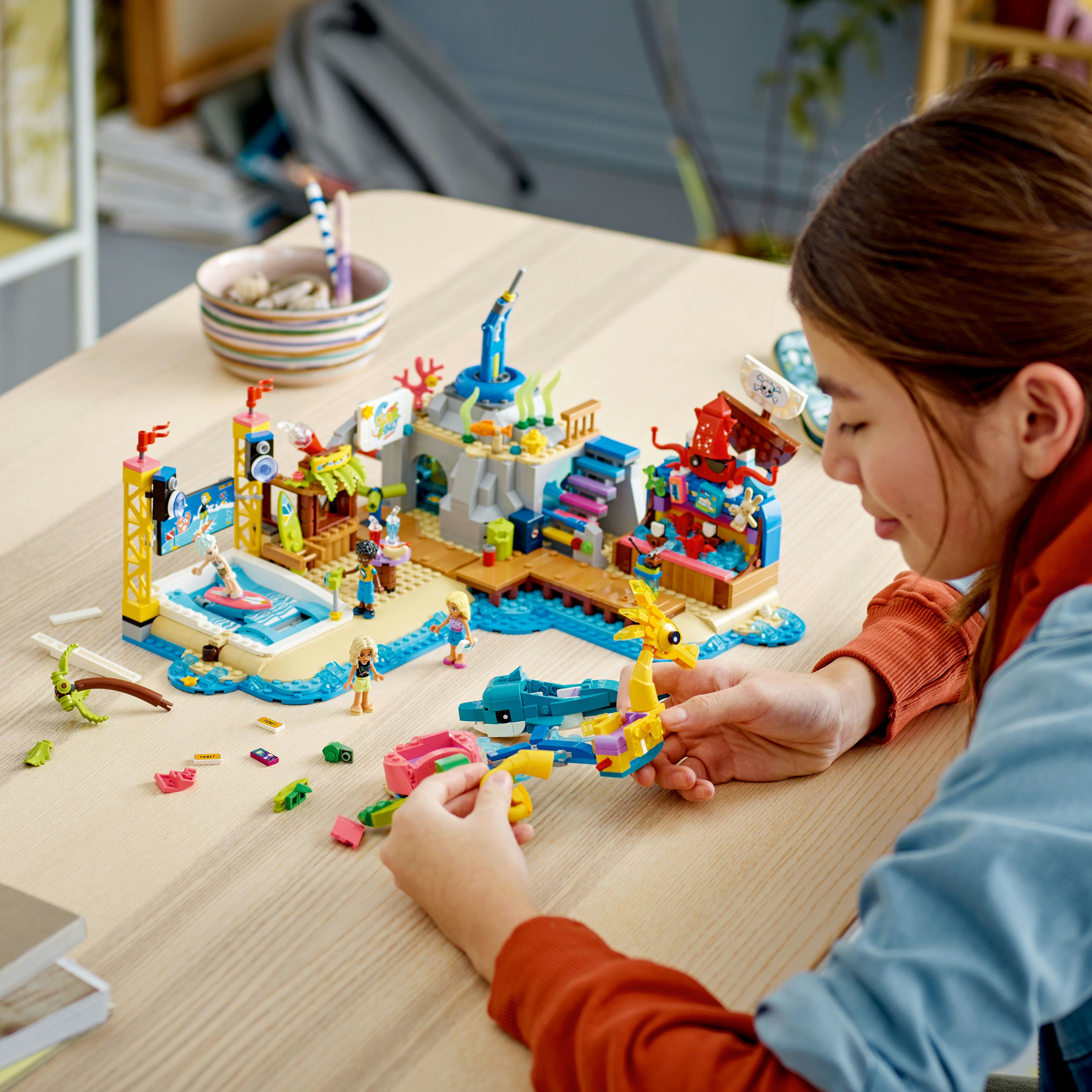 Конструктор LEGO Friends Пляжный парк развлечений, 1348 деталей (41737) - фото 4